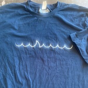 Men’s XXL T-shirt. Waves & shark fin. Short sleeve